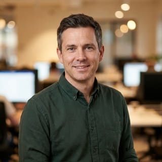 Foto de perfil de Daniel Carter, identificado como Diretor de Tecnologia no Valitância